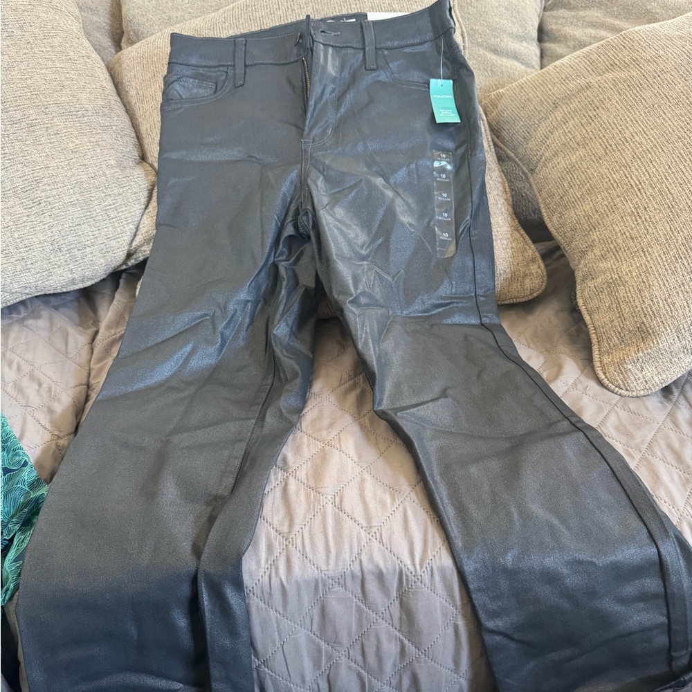 Brand new with tags from Maurice’s. Ankle length slim high rise straight leg.